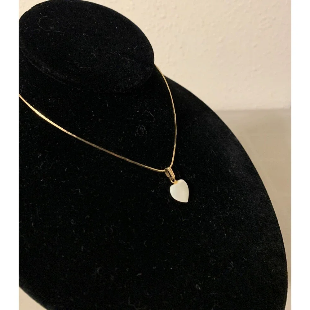 Vintage Gold Tone MOP Mother Of Pearl Dainty Heart Pendant Necklace 16”